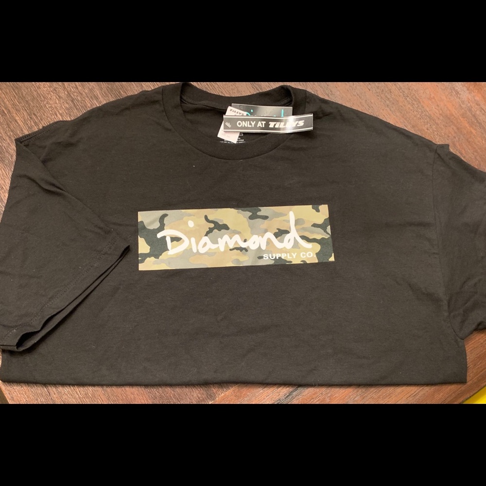 Never worn Diamond Supply Camo shirt 2XL with tags
